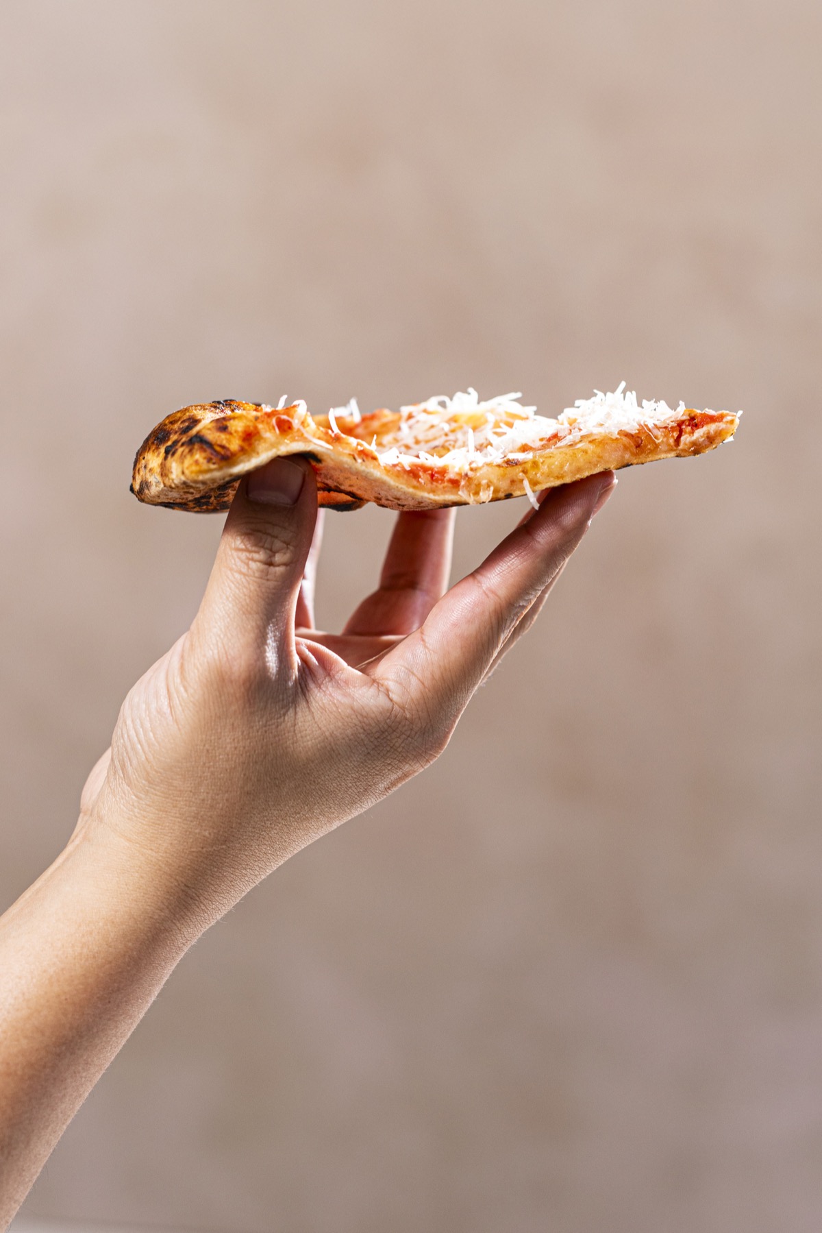 Pizza de masa delgada